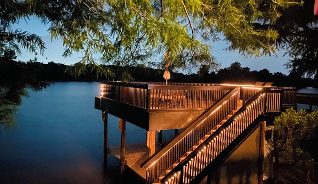 Modern Lakefront Treehouse with Pedal boat, 2 Kayaks, Sun Deck and Arcade in Huffman