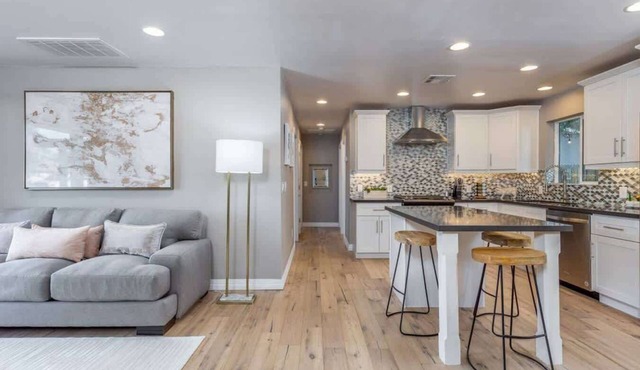 Modern Living, A Fav! Firepit, BBQ, Min to Airport