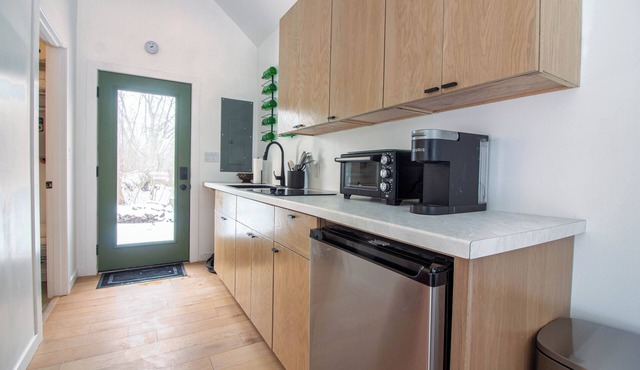 Modern Luxury Tiny Home - Walk to the Beach!