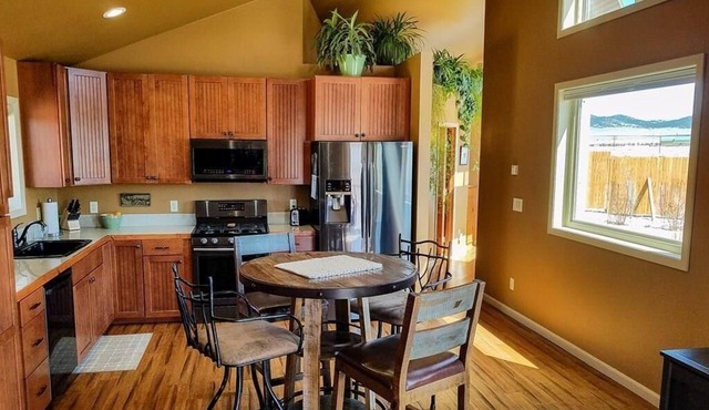 Modern one-bedroom house in peaceful Silver Cliff Colorado. Amazing views!