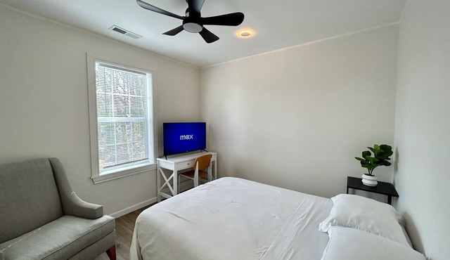 Modern & Spacious 2 Bedroom in SONO!
