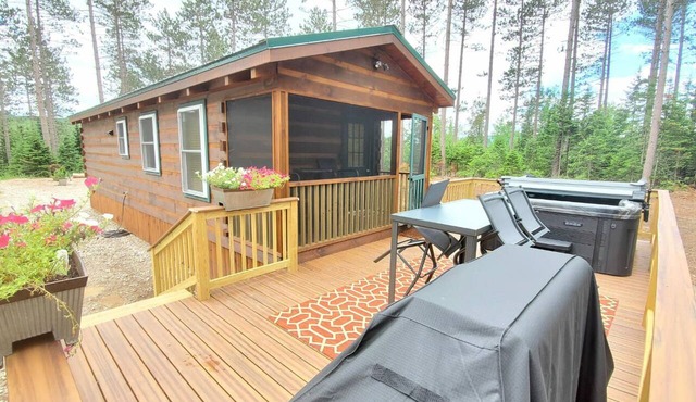 Modern Tiny Home Cabin w/Hot Tub next to Titus Mtn Ski & Malone Golf Club in Malone