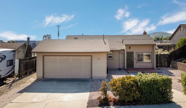 Modern, Updated House In Santee with Wifi, AC, and Yard