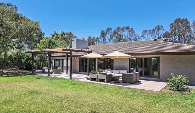 Montecito Home 15 Min Walk to Coast Village Sleeps 6 in Montecito