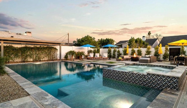 Montecito Luxe Home - 3-Villa Retreat with Pool Courtyard in Phoenix
