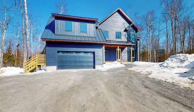 Mountain escape with a hot tub, game room, four bedrooms, & gas fireplace