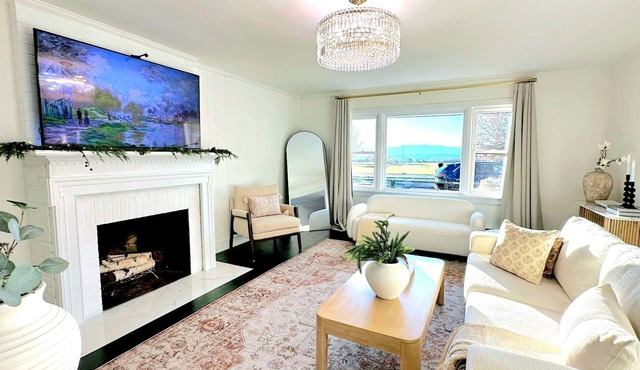 Mountain-View Retreat @ Heart of Hudson with Decks, Designer Decor & Game
