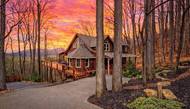 MTN views - Sleeps 10 - Large Kitchen & Living Room - Great Family Retreat