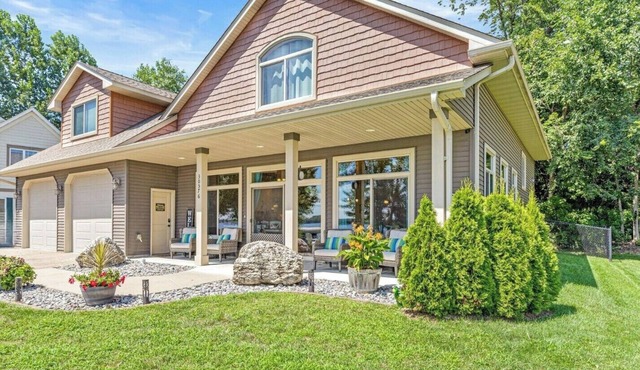Multi-generational|LARGE Lakefront|GAMEROOM