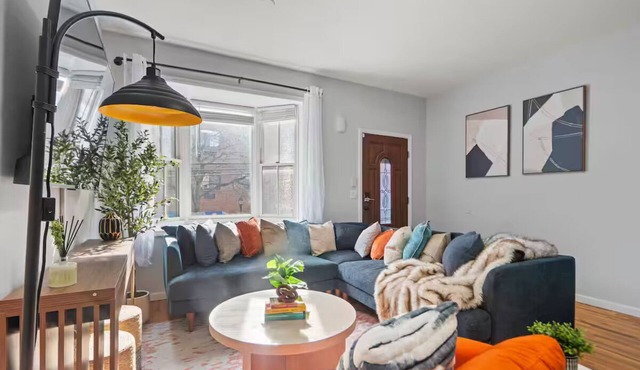 New!3Bed 3Full Bath/Sleeps 12/15 Mins to NYC/Near T station,buses and Parks