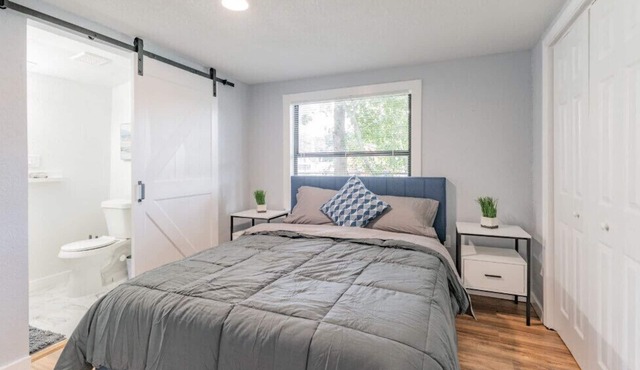🌞🌴NEW! Charming & Cheerful Tampa Getaway | Centrally Located | Newly Renovated