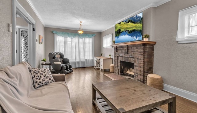 *New*Close to Falls*Beautiful*Spacious*Parking*A/C