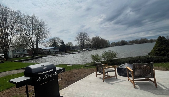 New Romantic Lake House!
