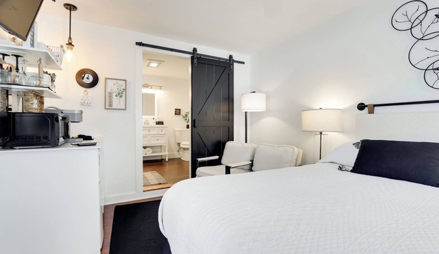 New Studio Walkable to Lake & Village w/Pool!