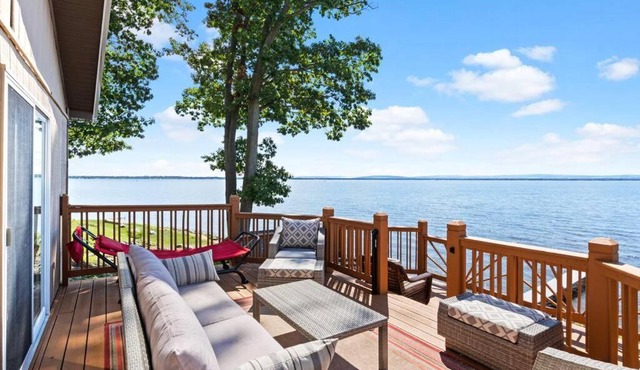 NEW! Sweeping Views with our Lakefront Cottage!