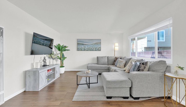 New2BR! Comfy Apt, Walk to UC Berkeley & Downtown with workspace, wifi & parking