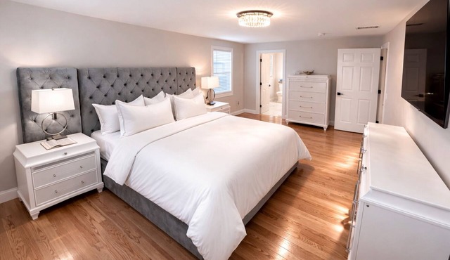 Newly built 3BR Luxe home with sPA bath,Chef Kitchen near Big E, Mass Mutual