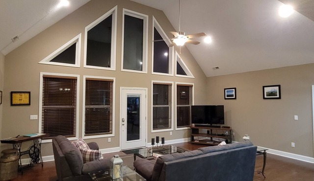 Newly Constructed Mountain Home with Garage!Wonderful Views, yet Close to Town!