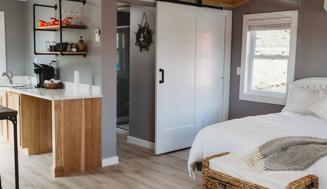Newly Renovated Cottage on Oak Orchard Creek