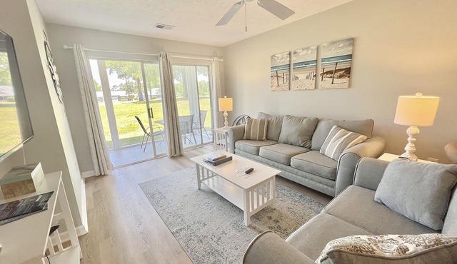 Newly Upgraded 1st FL 2 Bed Golf Course View!