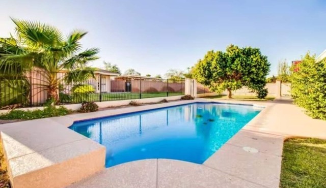 North Phoenix 4 Bedroom with Pool!