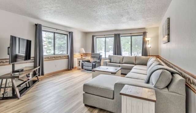 Northwoods Getaway Dog Friendly Apartment with King Beds
