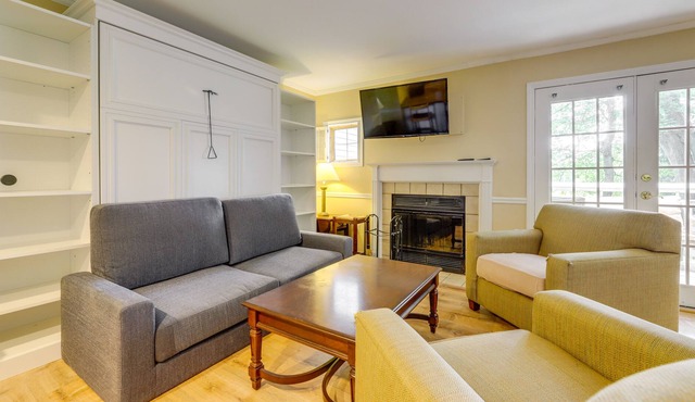 Norwich Studio w/ Community Pool & Hot Tub!