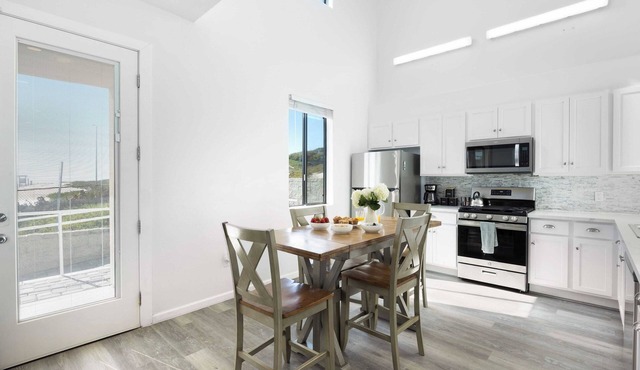 Oceanfront 2BR + Rooftop Deck, & Beach Access Strand Way B in Oceano