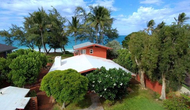 Oceanfront Gem! Private 4 bdr beach home on long white sandy Waimanalo Beach.