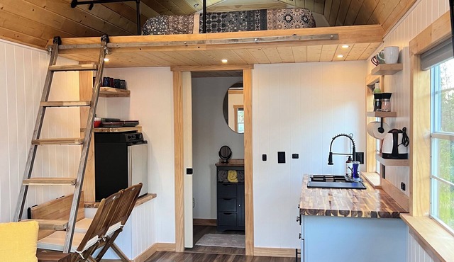 Off grid solar powered tiny home. Remotely located yet minutes from town.