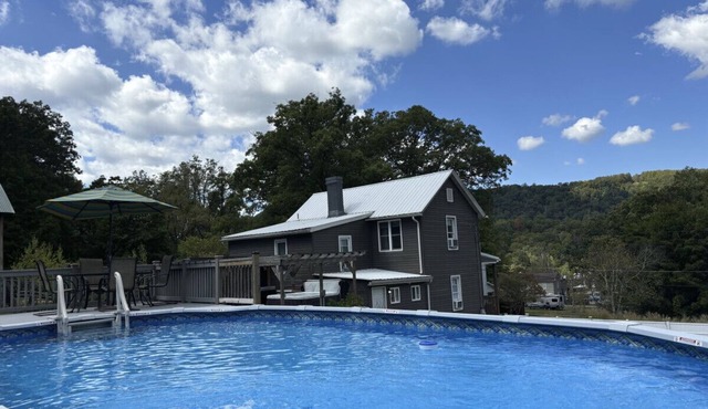 Ohiopyle/Fallingwater Vacaction Home Private Pool/Hot Tub/Firepit/Pet Friendly