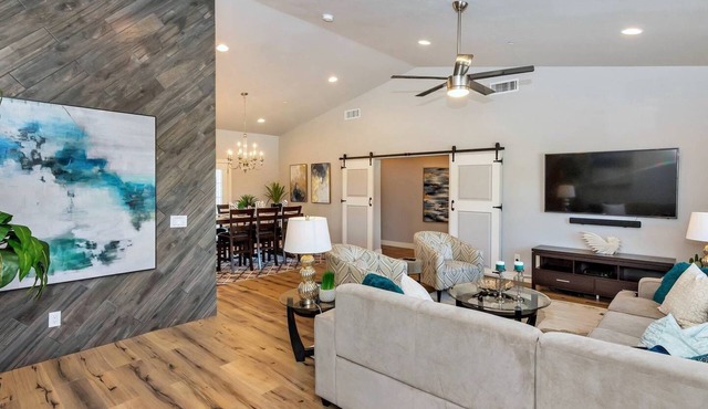 Old Town Family House - Sleeps 24