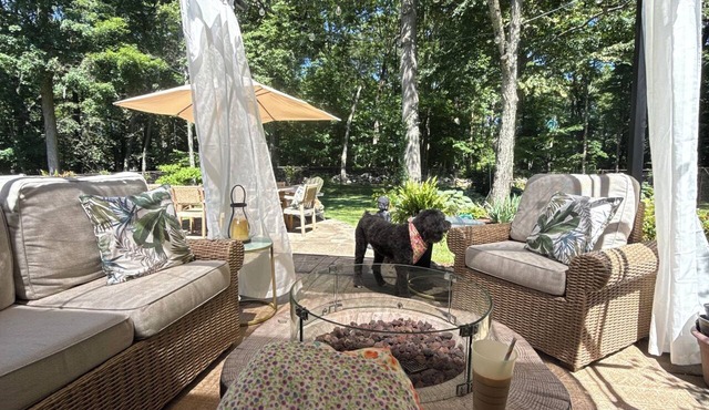 Open layout 3-bedroom home in Fairfield. Serene backyard, fireplaces, hot tub.