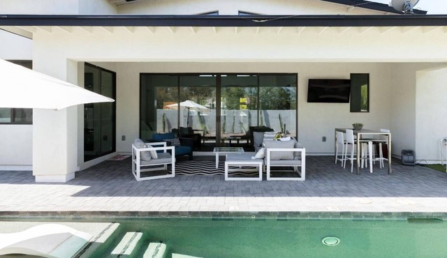 Orange Blossom by LuxeKey | Modern Luxury Home in Old Town w/Free Pool Heat