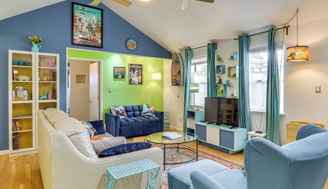 Outdoor Bar & Large Pool: Retro ABQ Retreat!