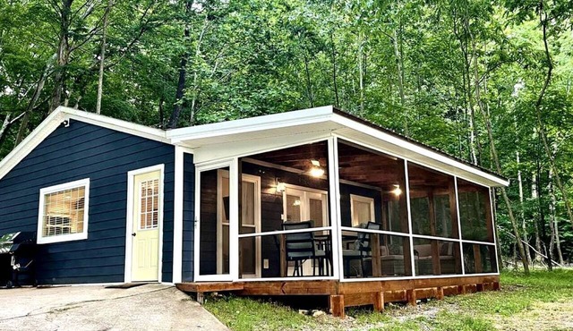 Outstanding Lakefront Cottage with Fire Pit in Cadiz, Kentucky