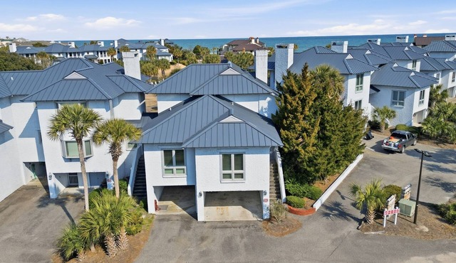 Palmetto Place, Beachfront Villa with Resort Perks