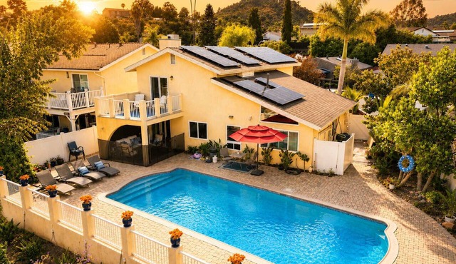 Panoramic Canyon Views Villa & Sparkling Backyard Pool