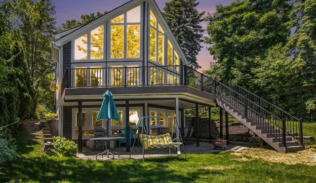 Panoramic view of spectacular all sports lake. 3 bed/3.5 bath