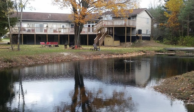Paradise Cove Main 5 Br/2 Baths ~ Sleeps Up To 24 ~ Pond, WIFI, Central AC.