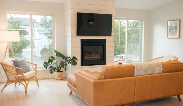 Park Point Beach Home🌲 Family Retreat ☀️ 🌊 Pet Friendly 🐾