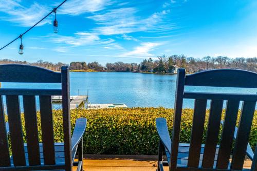 Paw Paw Fall Getaway: Wine Fest & Apples!