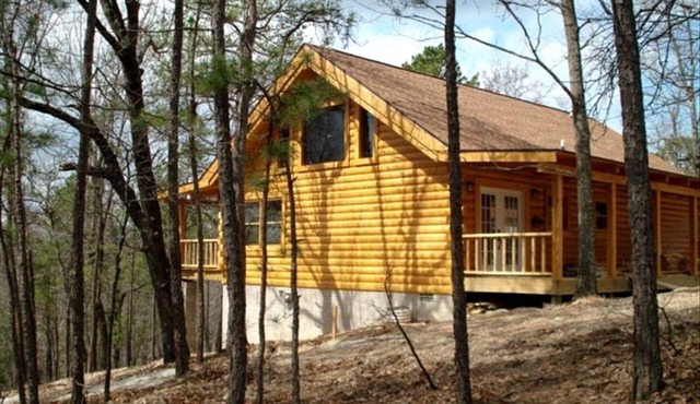 Peaceful and Spacious Log Cabin Rental with Woodland Views near Branson, Missouri
