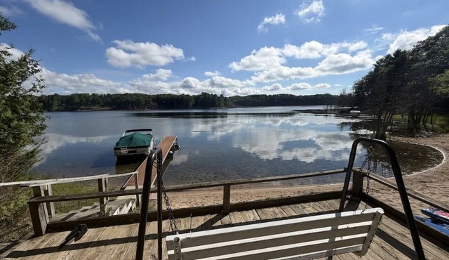Pearl Lake Escape | Sandy Beach, Firepit & Sunsets