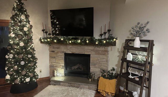 Peek’n Peak Ski Resort 3+bed 3 bath Condo, updated 2,00O sq feet walk to slopes