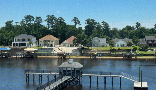 Penthouse Waterway Views, Close to Everything, Privately Located & No Crowds
