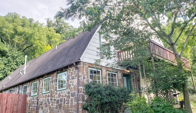 Perfect for big groups, Former Bed and Breakfast in Charming Old Converted Barn! in West Fork