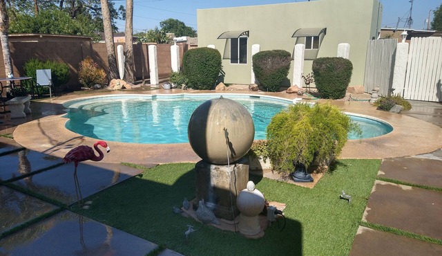 Perfect getaway in Central Phoenix. Private, safe. POOL.