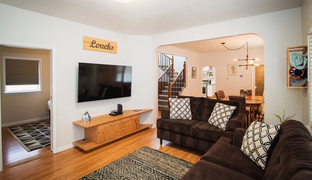 Perfect Home Base | Walk to Downtown | Sleeps 11!