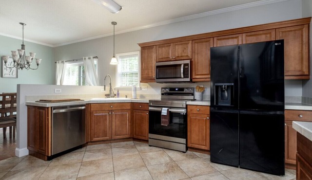 Pet friendly 8 min to Brevard - canoes & paddle board!